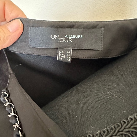 Un jour ailleurs Sz 12 Black Puff Short SleeveTop Beaded Cartier Neck. NWOT. - Picture 4 of 7